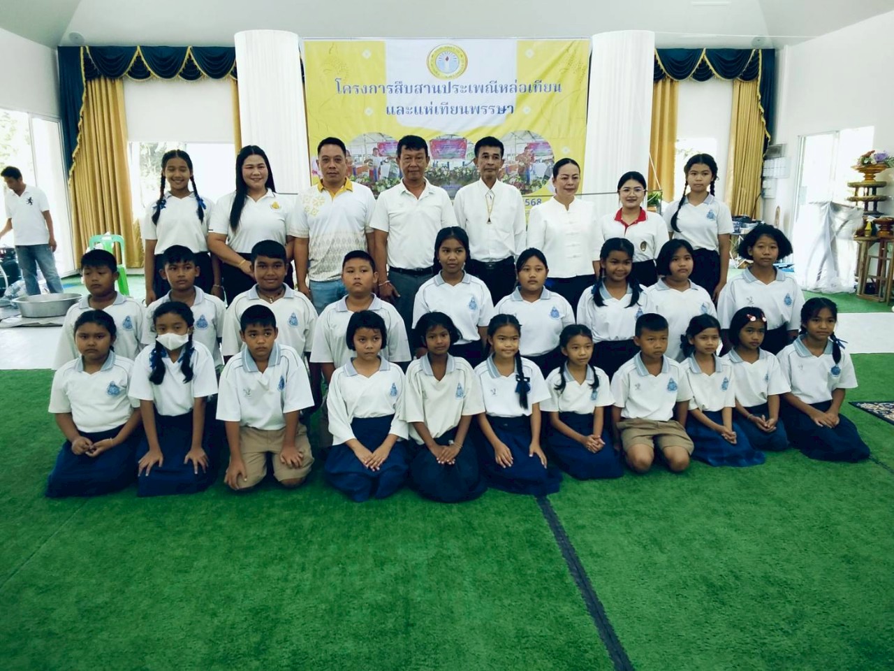 โครงการสืบสานประเพณีหล่อเทียนและแห่เทียนพรรษา